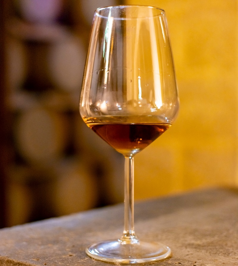 фото правильного бокала для вин Марсала