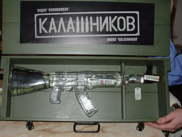 фото бутылки водки в виде автомата Калашникова
