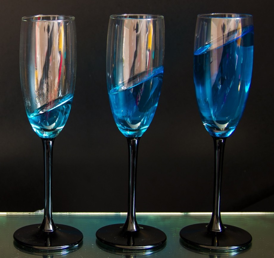 фото голубого шампанского в бокале