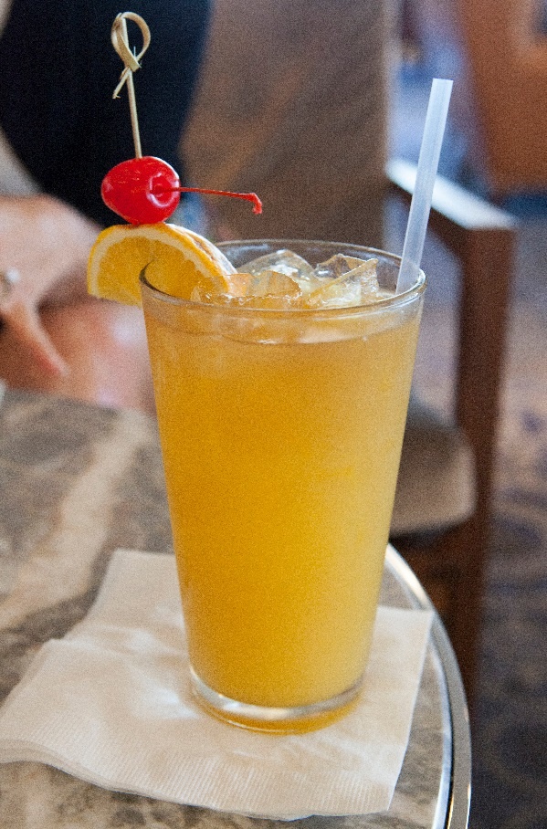 коктейль Харви Волбенгер с водкой и апельсиновым соком