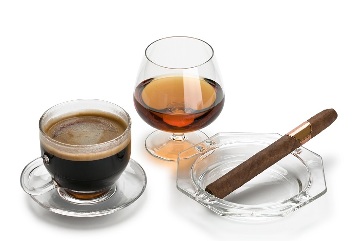 фото коньяка, кофе и сигар