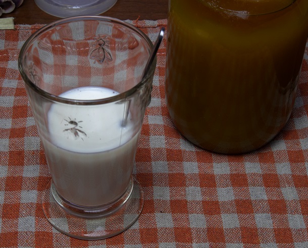 фото водки с молоком и медом от кашля